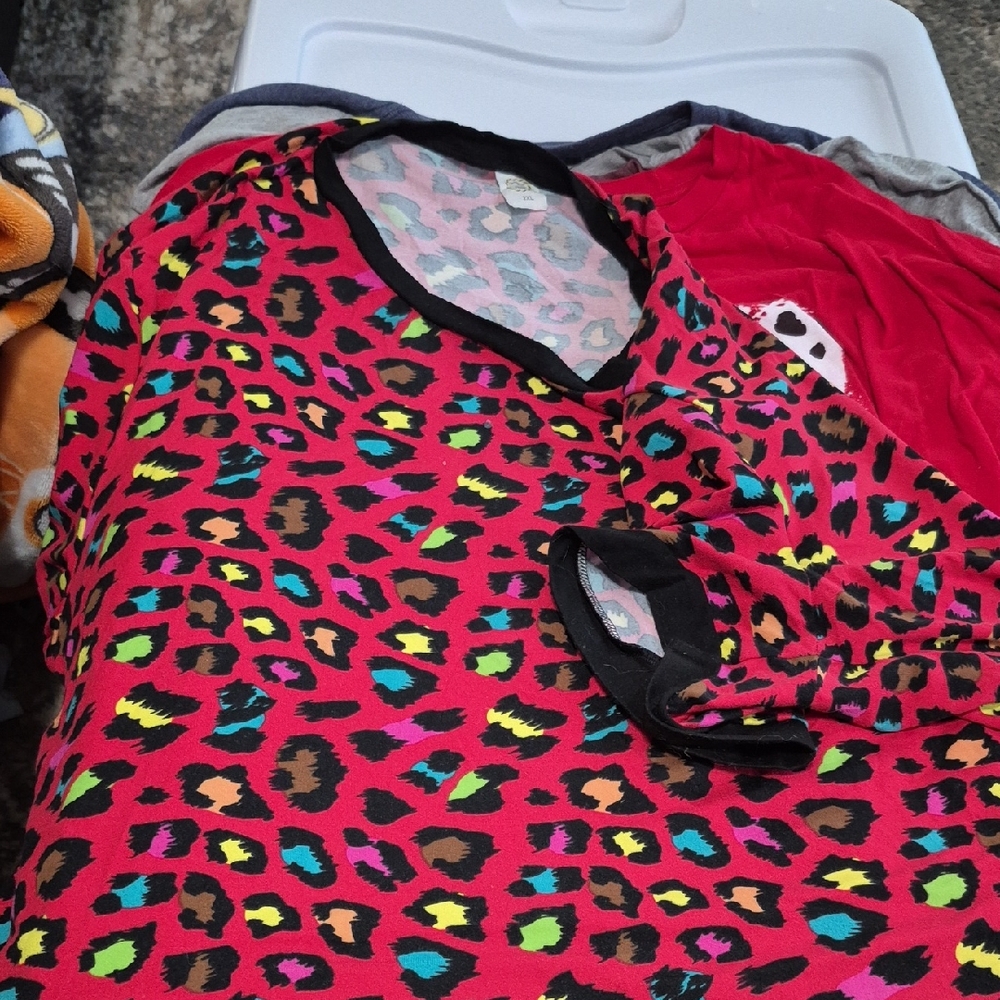 Vibrant Leopard Print Short Sleeve Tee